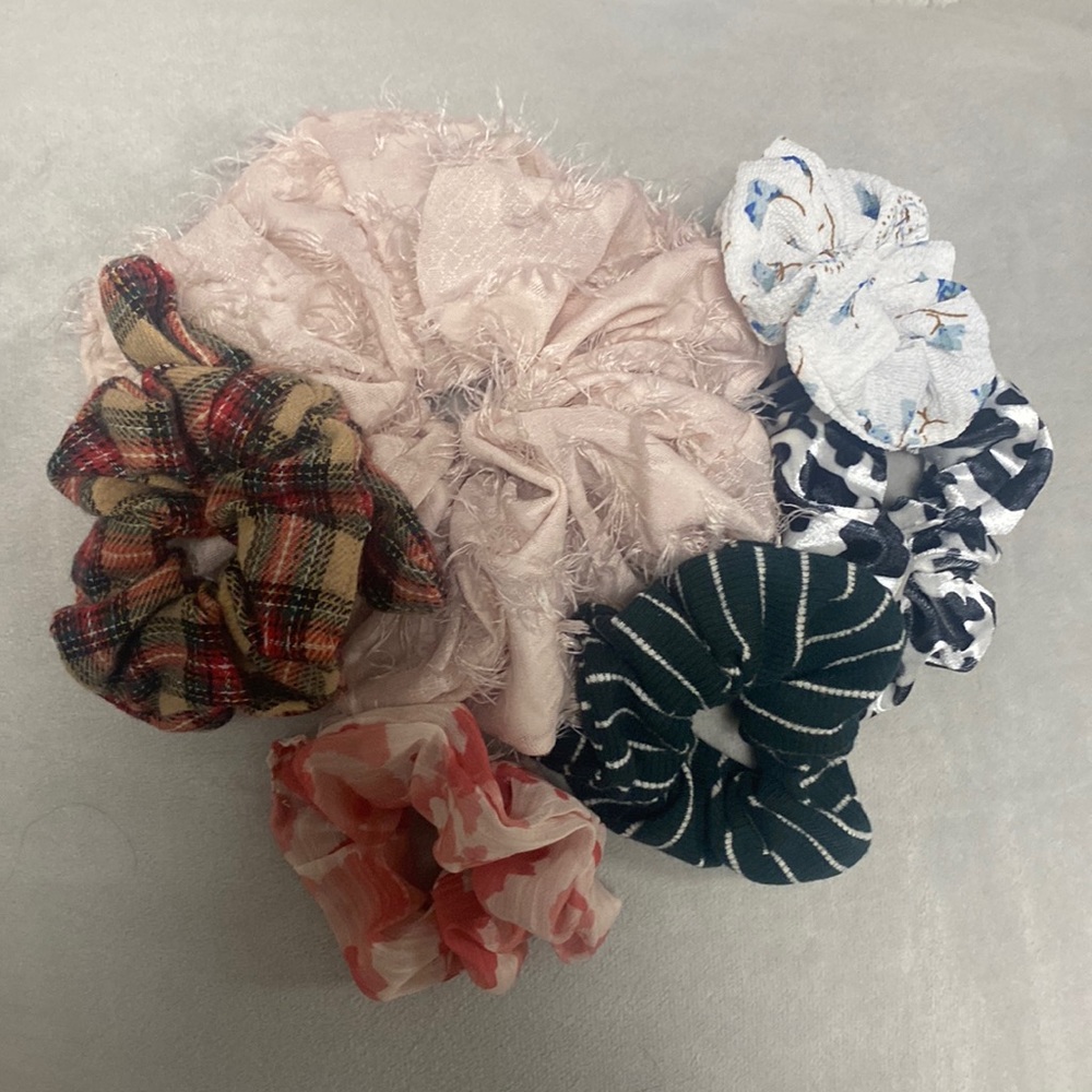 Bundle of 6 Random NEW Scrunchies